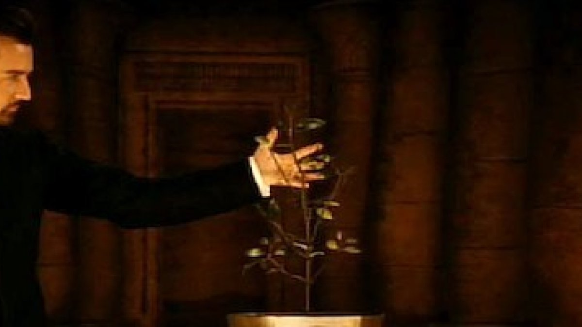 El Ilusionista, dirigida en 2006 por Neil Burger y protagonizada por Edward Norton, Paul Giamatti y Jessica Biel: el mundo de la prestidigitación.