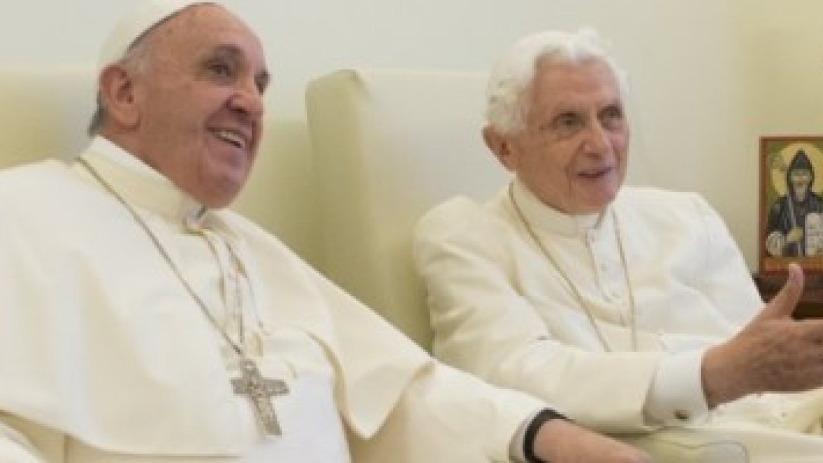 El Papa Francisco en una de sus frecuentes visitas a su predecesor Benedicto XVI