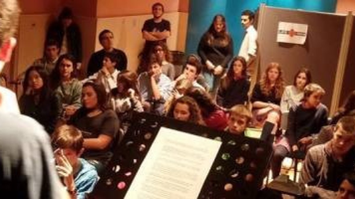 Jóvenes de LifeTeen en la parroquia del Sant Esperit de Tarrasa, gran promotora de este método para adolescentes