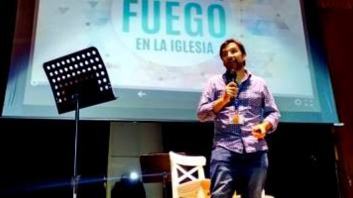 La ponencia de Tote Barrera - Cursos Alpha España- explicó la enseñanza eclesial sobre las estructuras caducas que ya no evangelizan