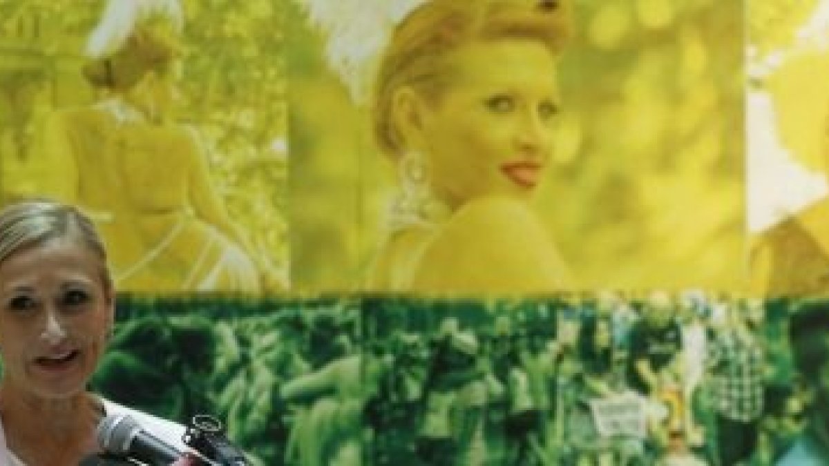 Cristina Cifuentes presentando el Día del Orgullo Gay