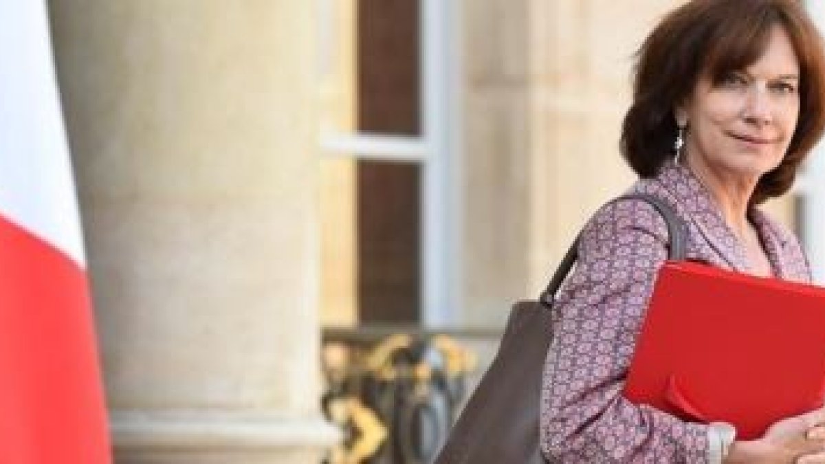 La socialista Laurence Rossignol es la Ministra de Familia de Francia, y quiere multar las webs que intentan disuadir de abortar