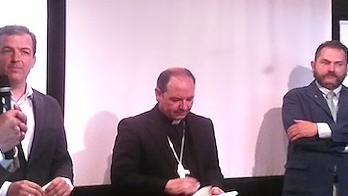 De izquierda a derecha: Jesús García, Borja Martínez-Echevarría, monseñor Juan Carlos Elizalde y Luis Cort.