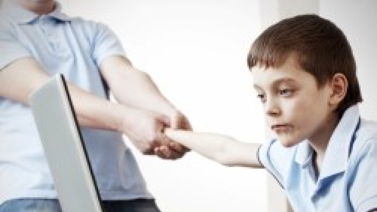 Las pantallas se han convertido en una gran adicción para muchos niños