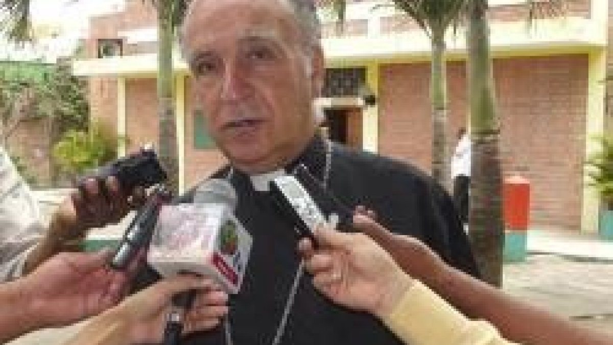 El obispo Eugenio Orellano explica la situación en Esmeraldas, Ecuador - sin colegios, muchos niños están en las calles