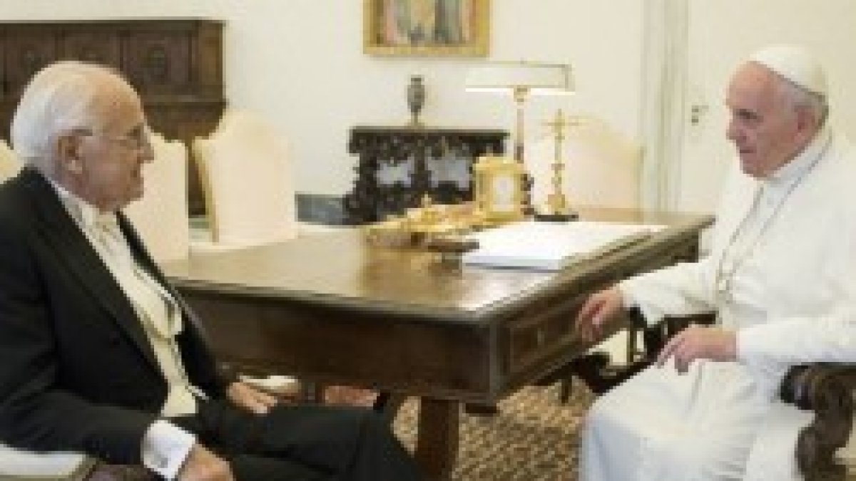 Ottonelli, embajador de Uruguay ante la Santa Sede, con el Papa Francisco, natural de la vecina Argentina