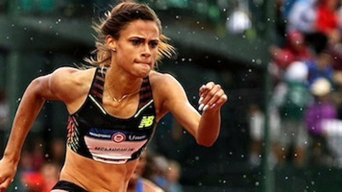 La atleta Sydney McLaughlin luchando por el oro olímpico en Río