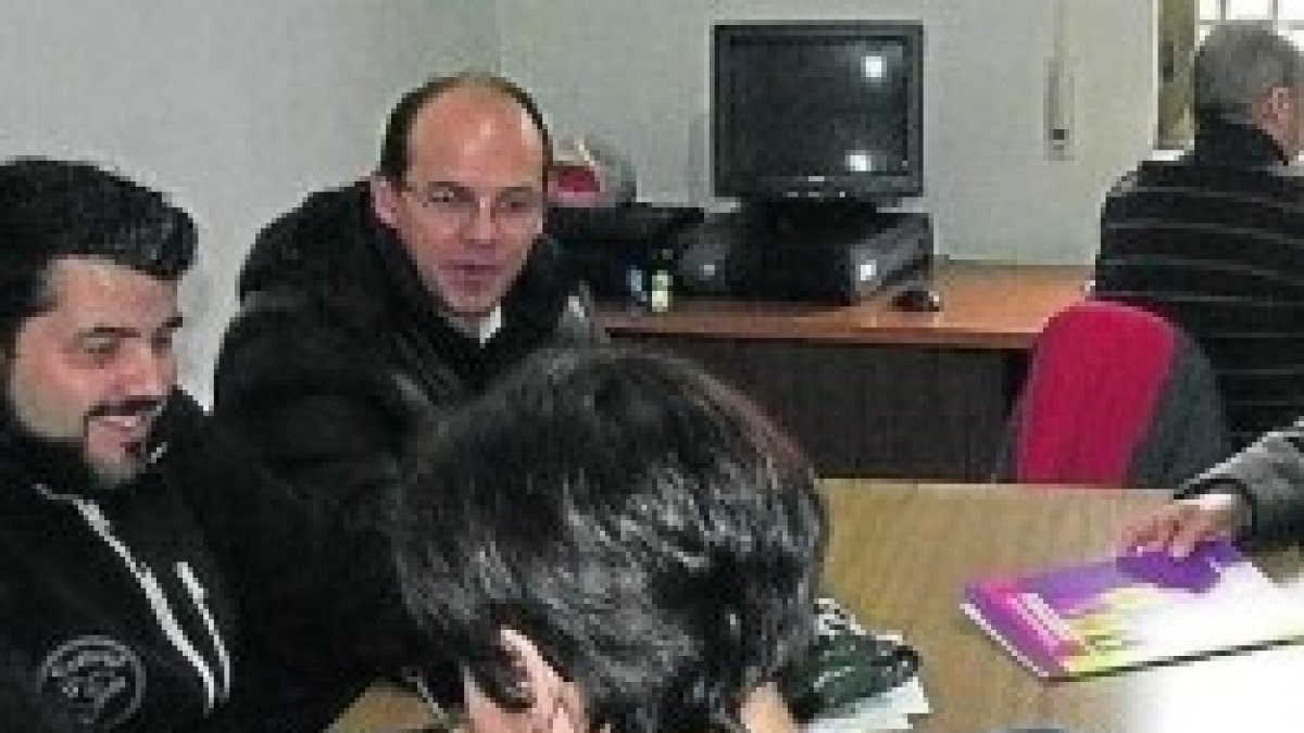 Grupo de voluntarios de Cáritas parroquial en Guijuelo, Salamanca