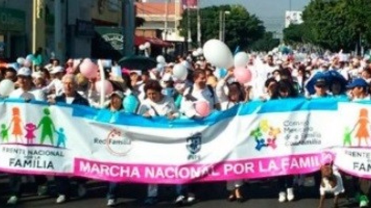 Cabecera de la marcha pro-familia de Querétaro, una de las 122 que se han celebrado en México el 10 de septiembre