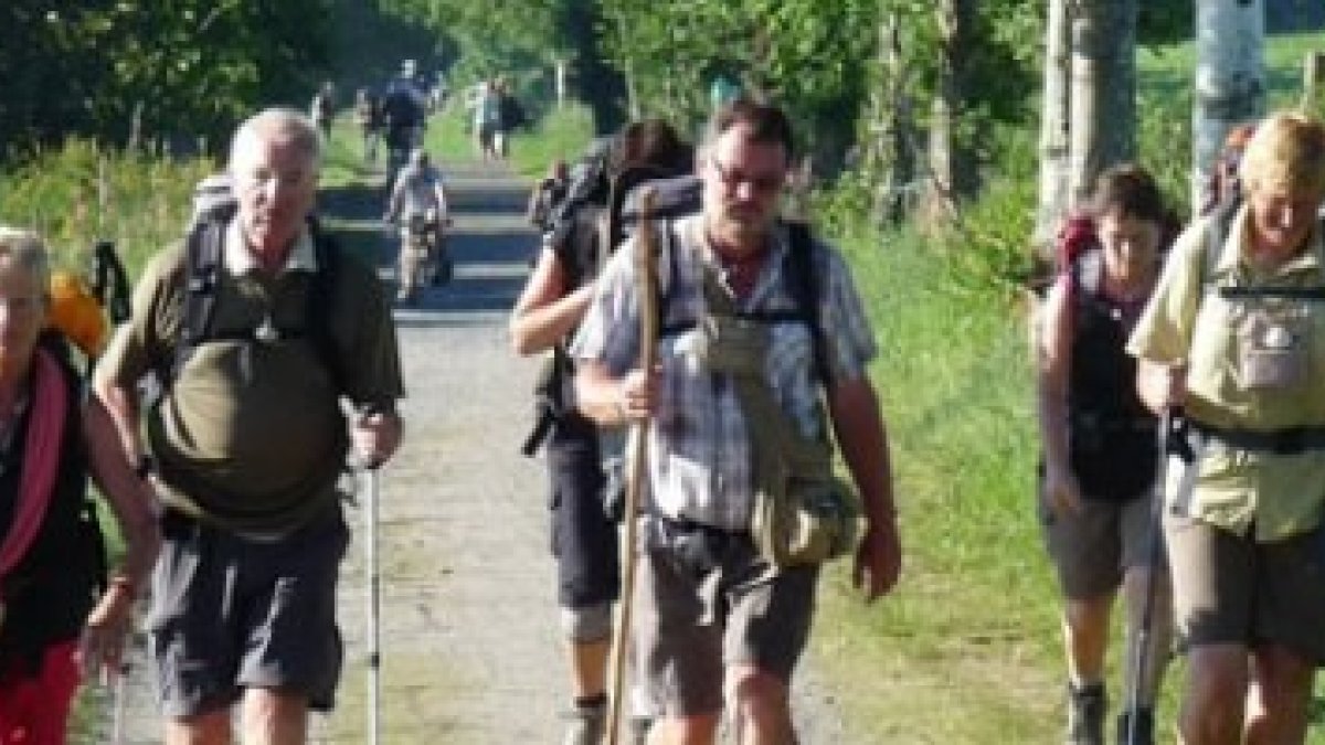 Peregrinos haciendo el Camino de Santiago