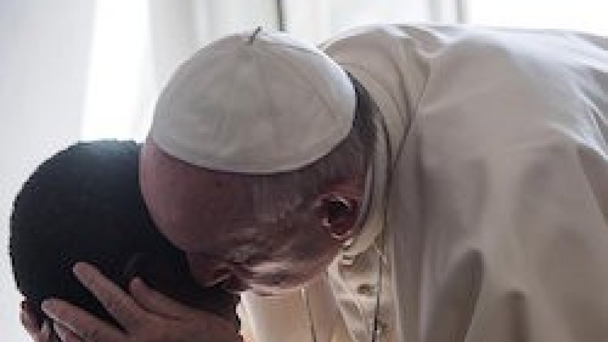 Francisco visitó a un grupo de ex prostitutas