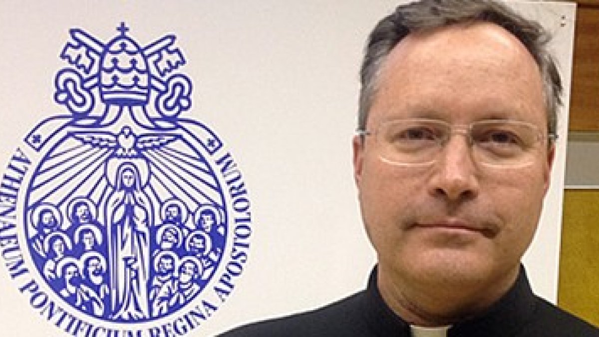 El exorcista César Truqui advierte de que hay un demonio especializado en el ataque a la familia