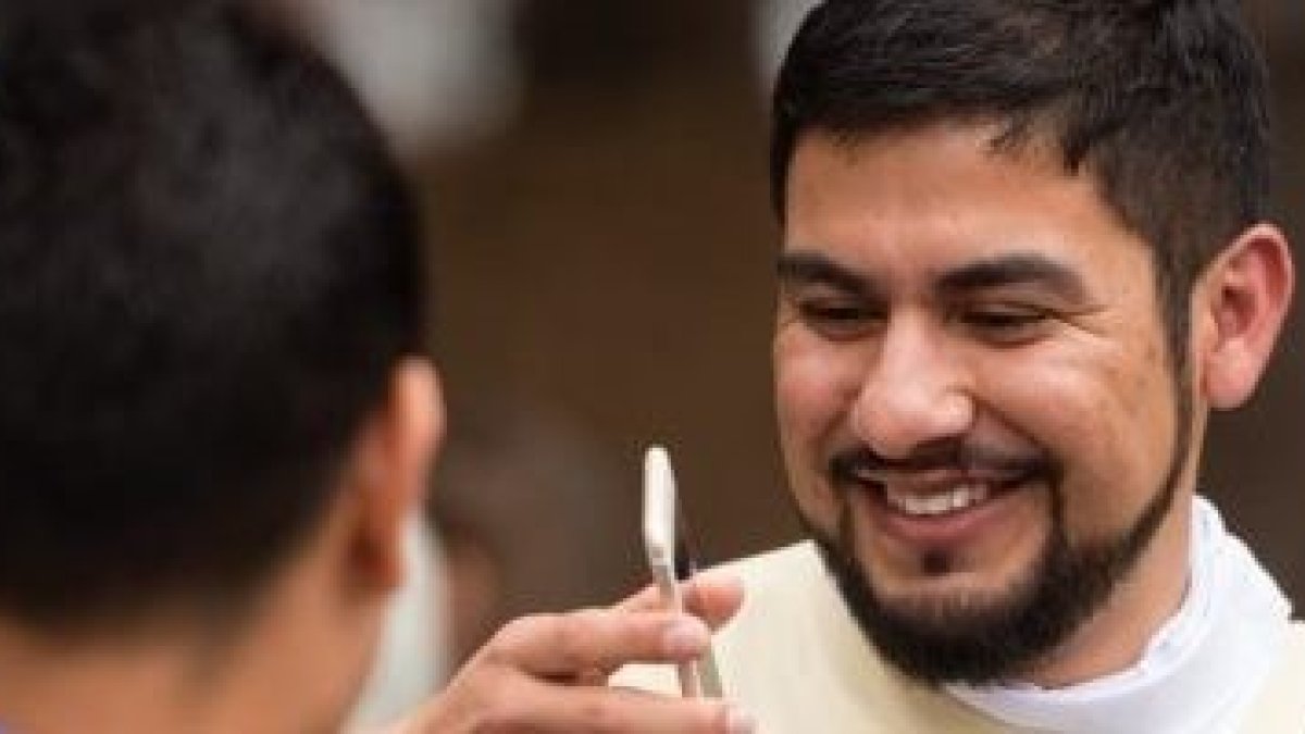 Salvador Sánchez Gasca fue obrero de la construcción e inmigrante pobre varios años... pero Cristo reavivó su vocación de la infancia