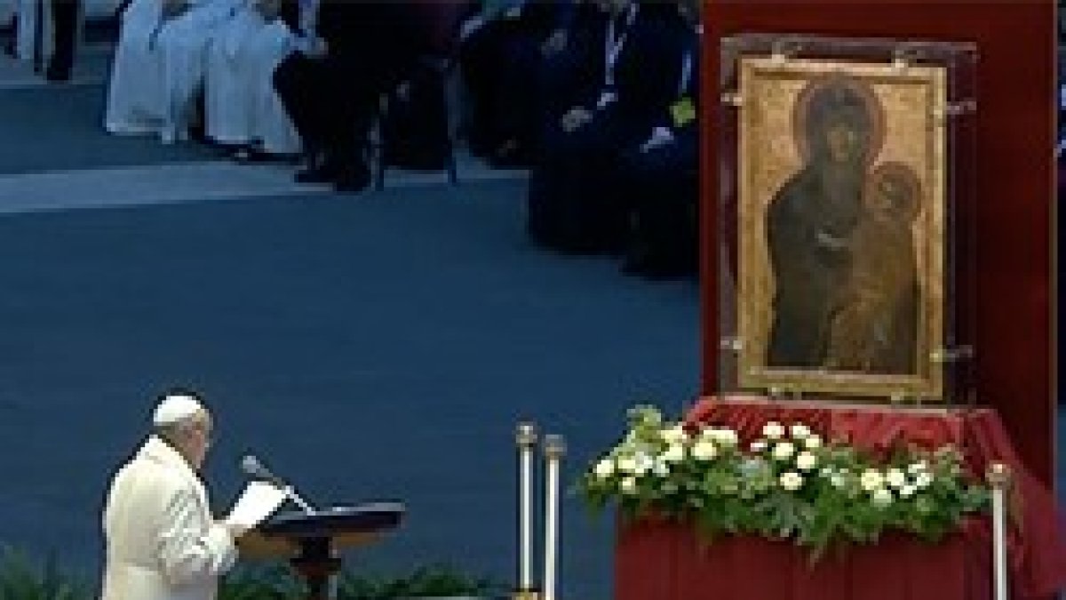 Francisco: los misterios del Rosario son gestos misericordiosos «de Dios para con nosotros»