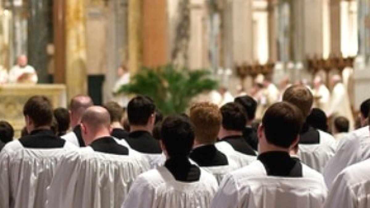 La Iglesia está estudiando retrasar la edad mínima para la ordenación sacerdotal, estableciéndola en los 27 años, y alargar los años de estudio