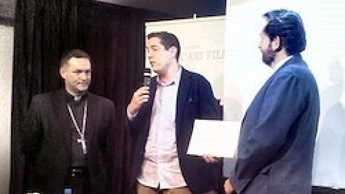 Raúl Berzosa, obispo de Ciudad Rodrigo, a la izquierda, y Luis Cort, presidente de la Fundación Cari Filii, a la derecha, en la entrega de los Premios Cari Filii del año pasado.