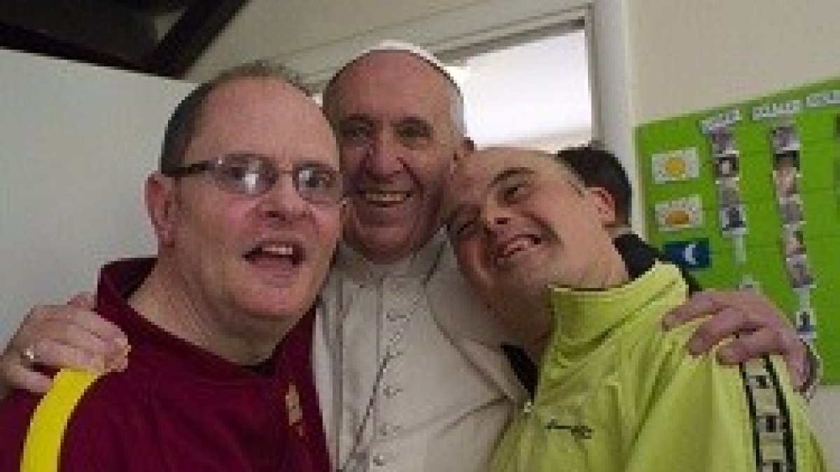 El Papa quiso visitar por sorpresa el centro de discapacitados