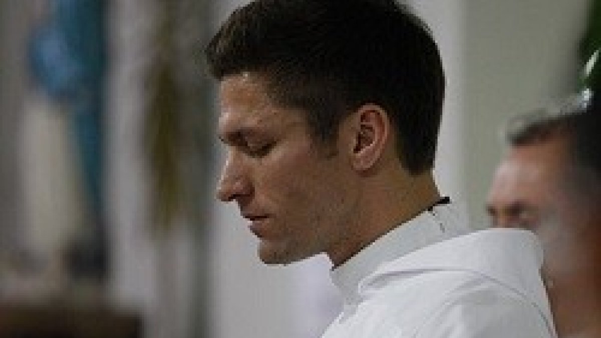 Chase Hilgenbrinck en su visita a Chile como sacerdote