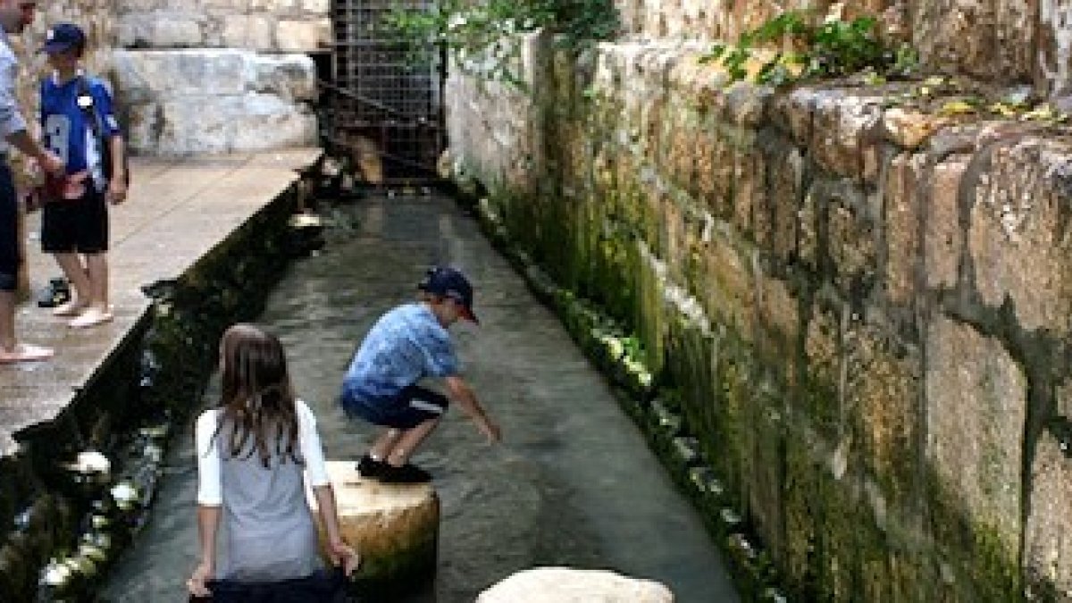 En la piscina de Siloé las aguas eran de gran pureza y con fama de poder curativo.