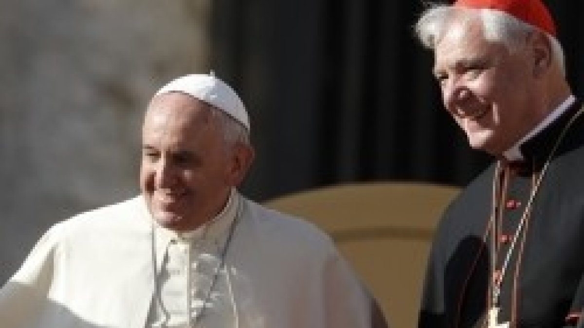 El cardenal Muller y el Papa Francisco son los dos hombres detrás de la Iuvenescit Ecclesia