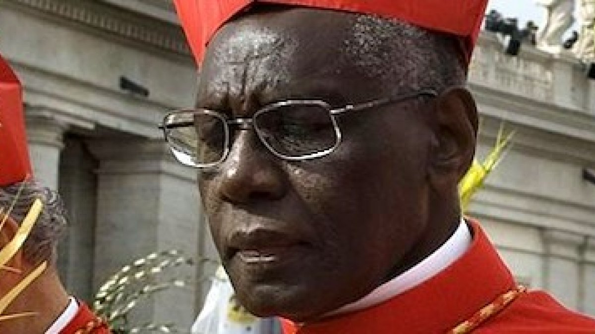 El cardenal Sarah, en una procesión de las palmas en la Plaza de San Pedro.