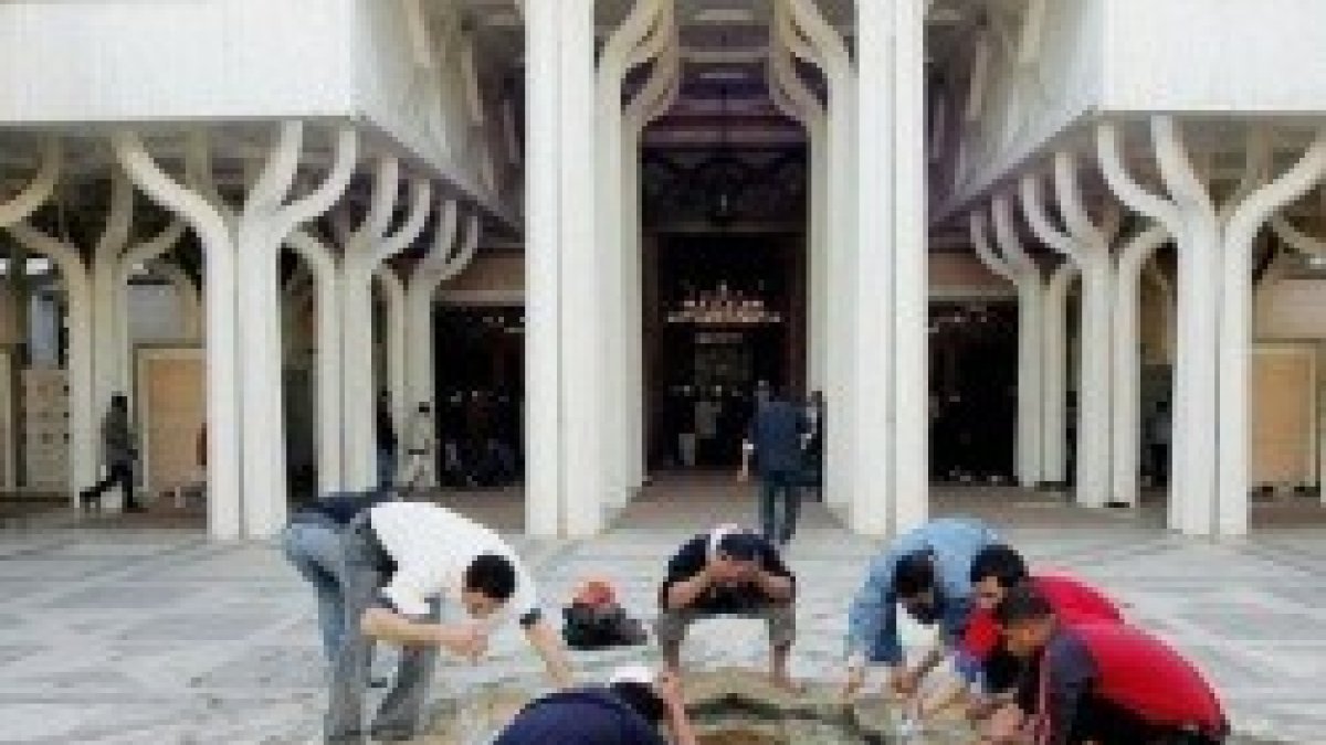 Entrada de la gran mezquita de Roma, la mayor de Europa Occidental