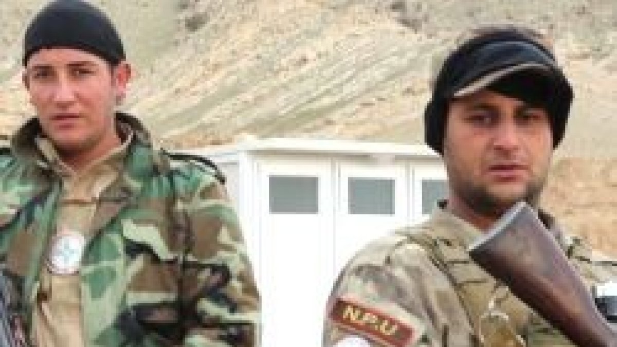 Milicianos asirios de la NPU - son unas decenas, probablemente nunca luchen contra Daesh y ejerzan solo de guardas lejos del frente - Foto de Ferran Barber