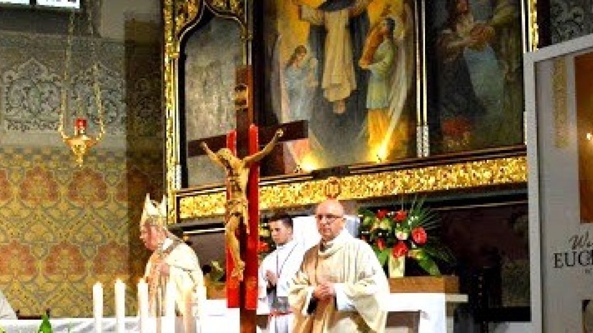 El obispo de Legnica ha aprobado oficialmente y difunde el milagro de una hostia sangrante en su diócesis, tras un estudio forense