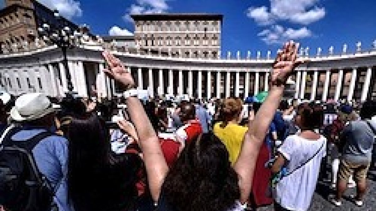 El Papa invitó a todos a reflexionar en silencio sobre las cosas que nos apartan de la salvación eterna.