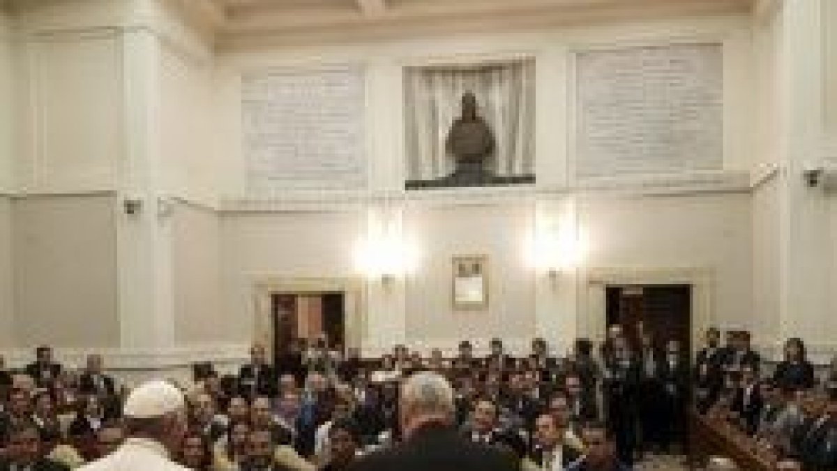 El Papa Francisco se dirige a los futbolistas del Partido por la Paz
