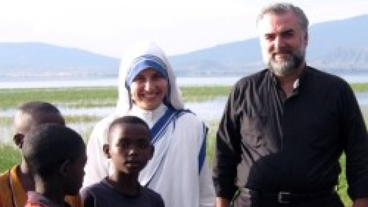 Christopher Hartley, en África, con las Misioneras de la Caridad - siempre ha bebido de la espiritualidad de Madre Teresa de Calcuta