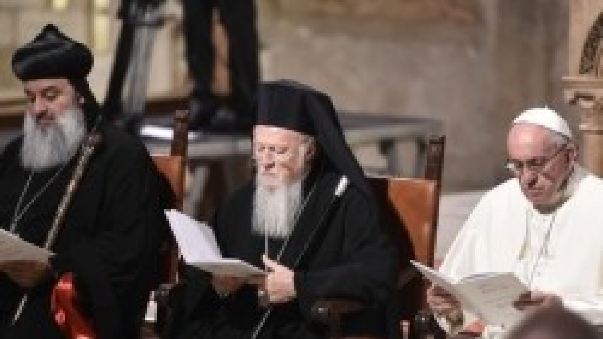 De izquierda a derecha, el Patriarca Ignacio Efrén de Antioquía, Bartolomé de Constantinopla y el Papa Francisco