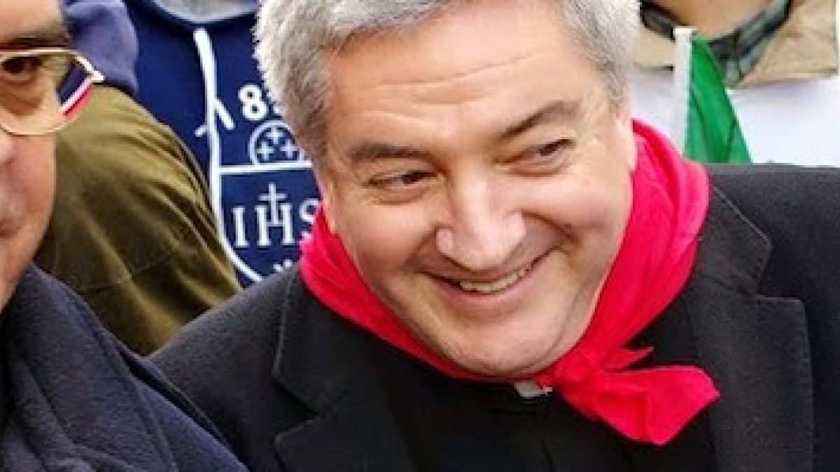 Jean-Pierre Cattenoz, arzobispo de Avignon (izda.) y Marc Aillet, obispo de Bayona (dcha.), en la manifestación provida del 14 de enero de 2014.
