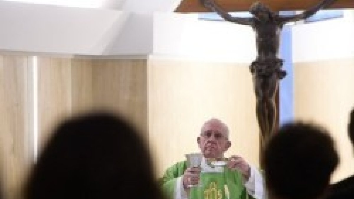 Francisco, en la misa en Santa Marta, anima a orar a Dios como Padre