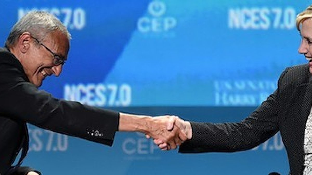 John Podesta, jefe de campaña de Hillary Clinton, con la candidata demócrata a la Casa Blanca.