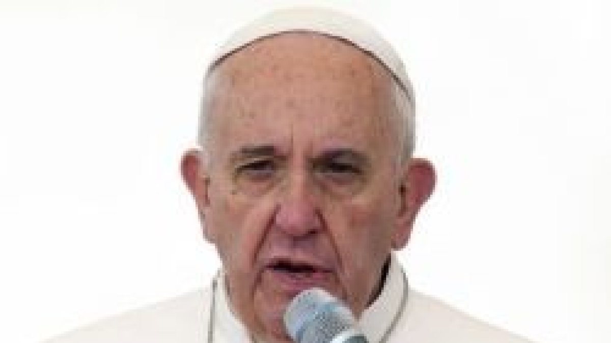 Francisco pide que el hombre guíe el cambio económico, y no al revés