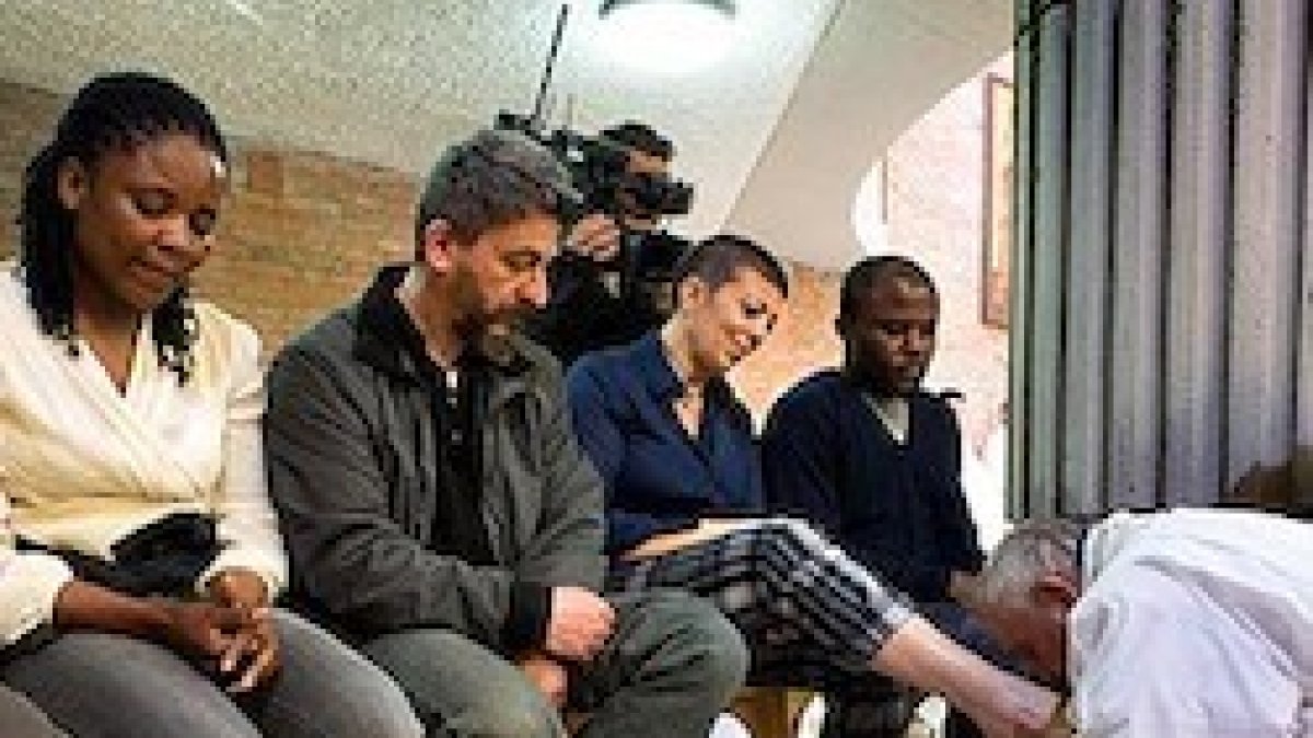 En sus tres Jueves Santos como Papa, Francisco ya había lavado los pies a varias mujeres.