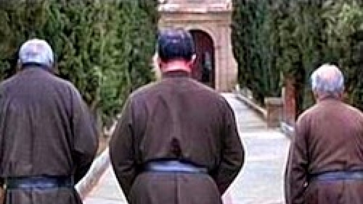 Hermanos Fossores: una vocación basada en una de las obras de misericordia, enterrar a los muertos.