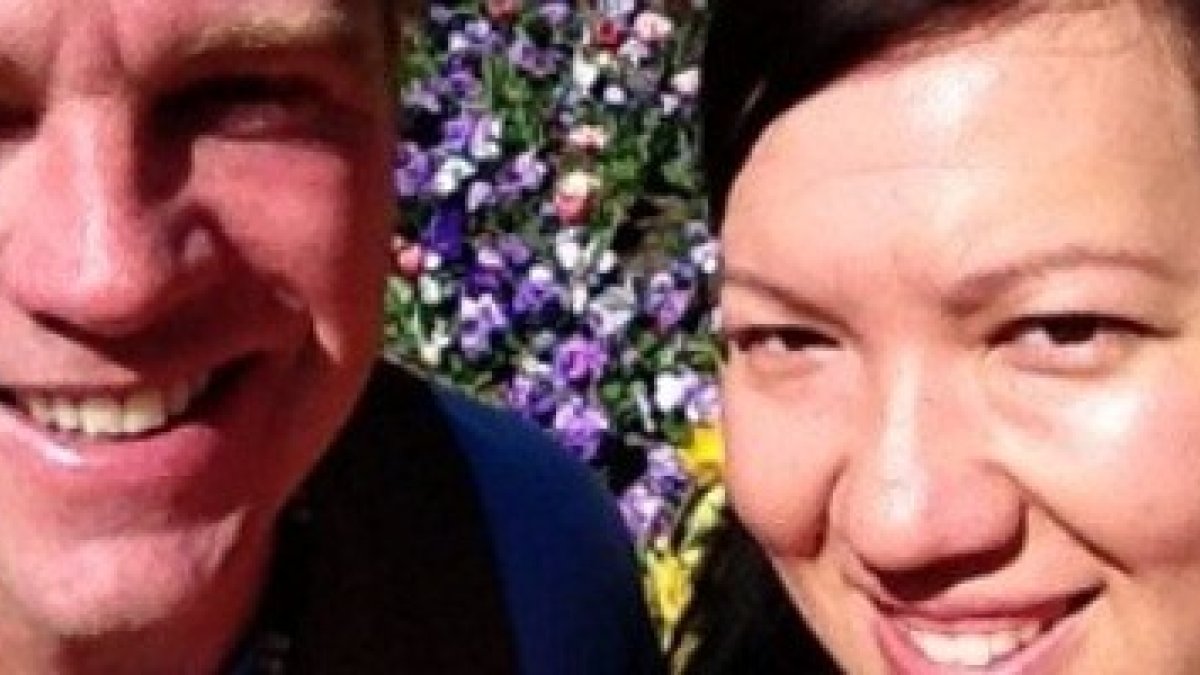 Sarah acercó a Grant a la Iglesia - ella cantaba, él tocaba el bajo en el templo... y poco a poco se abría a Dios