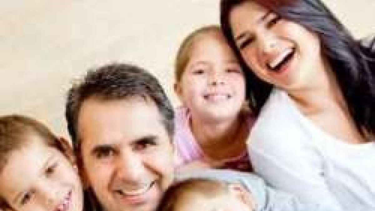 Las familias numerosas son las únicas que sostienen la pirámide demográfica, que en España es desastrosa