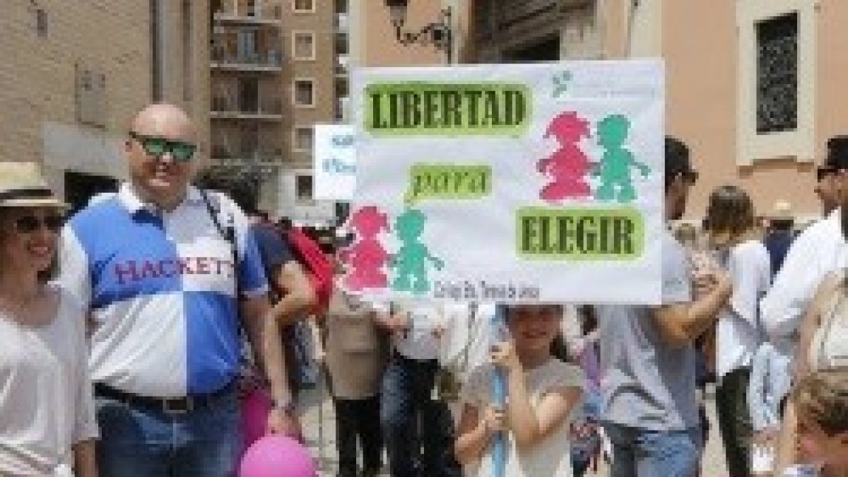 Las familias valencianas se manifiestan para poder ir a la escuela concertada