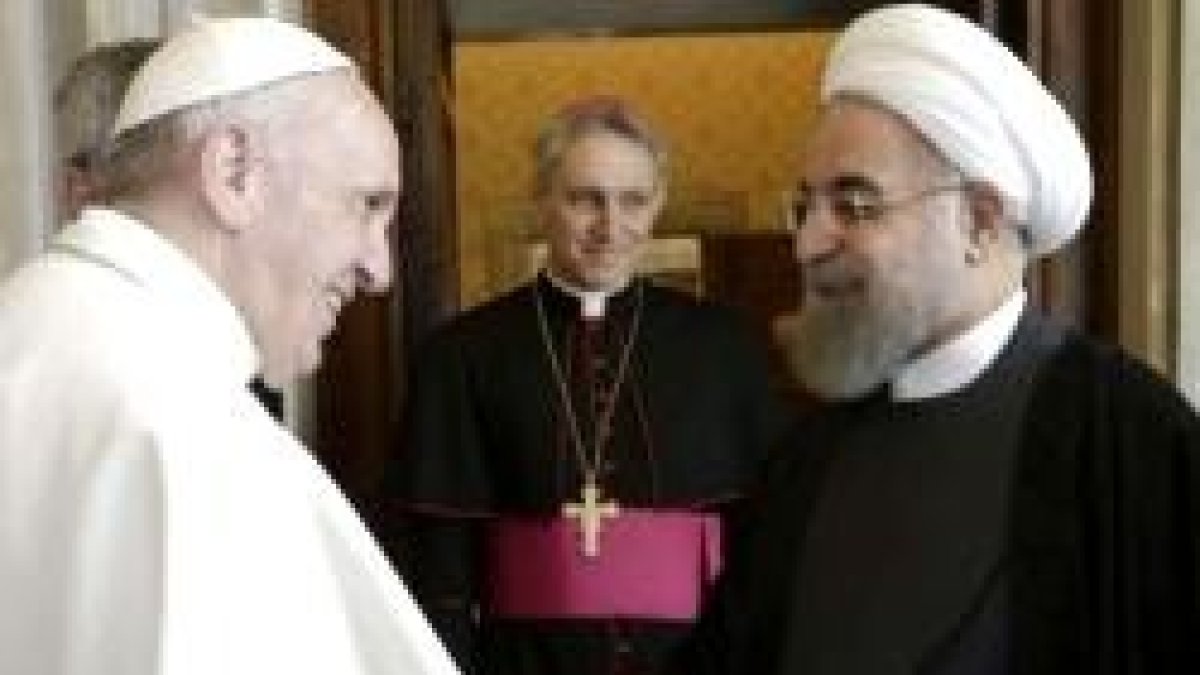 Hasán Ruhani, presidente de Irán, visitó al Papa Francisco en el Vaticano - desde 1999 no se producía una visita así