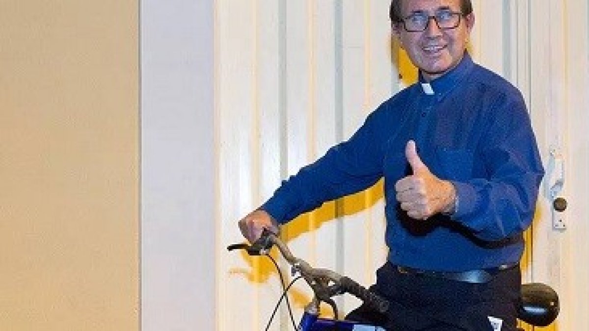 El padre Manuel Rodríguez ya consigue llegar a miles de hogares