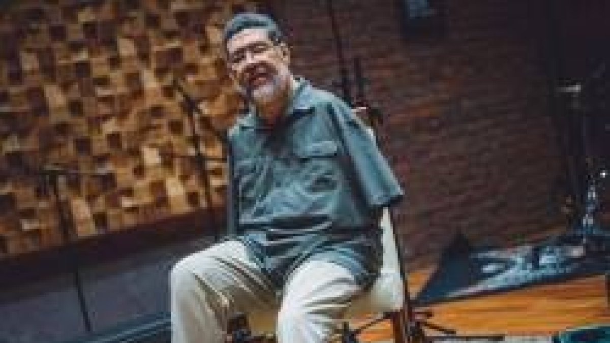 Tony Meléndez tiene buena voz, años de carrera musical y fuerza en la transmisión de fe y valores