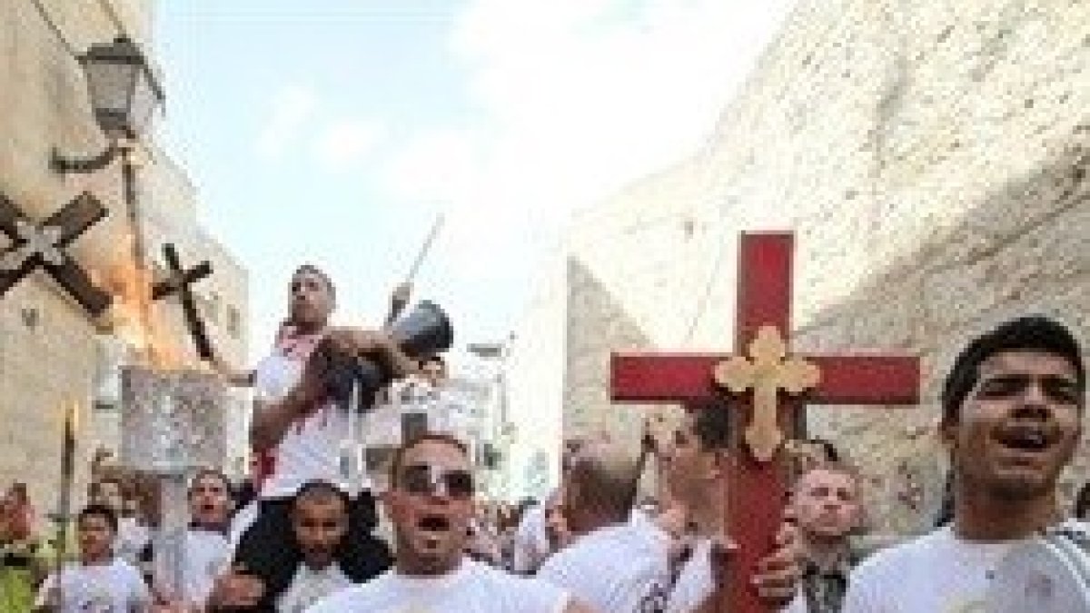 Cristianos árabes de Tierra Santa, alegres en peregrinación a Jerusalén