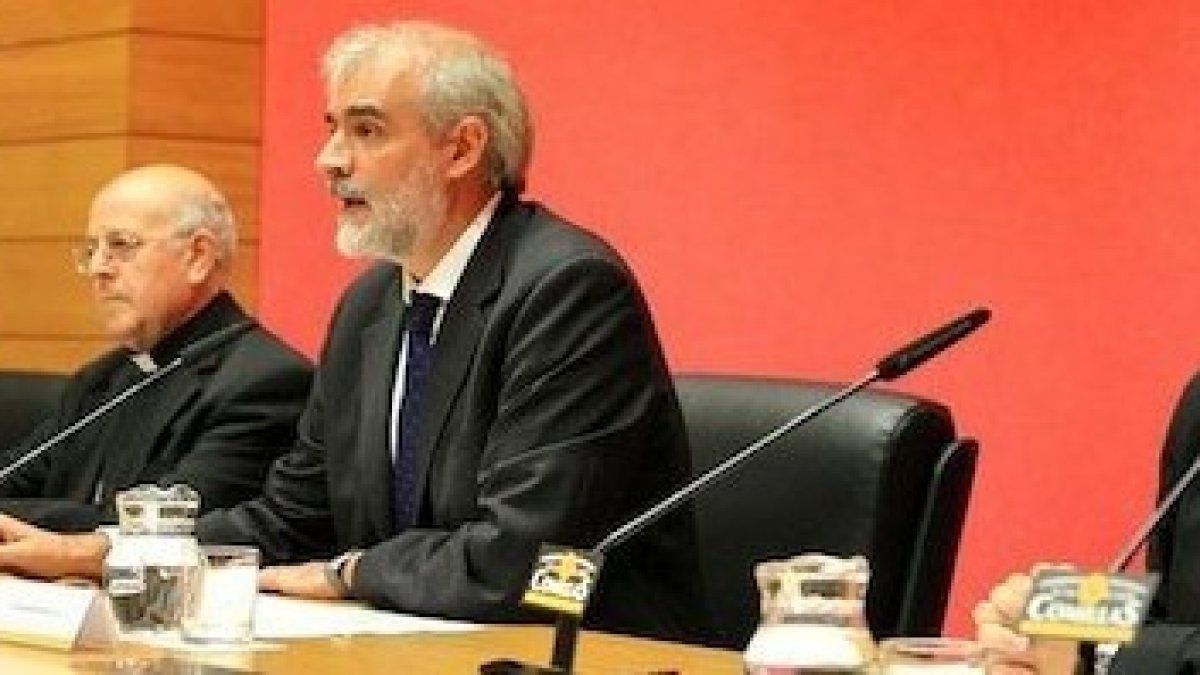 El cardenal Ricardo Blázquez, Julio Luis Martínez y Santiago Madrigal.