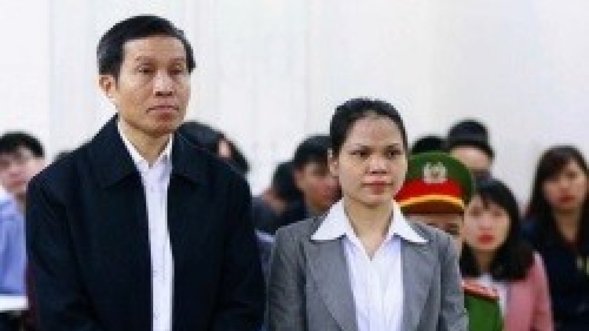 Nguyen Huu Vinh, bloguero católico y ex-policía, y su ayudante Minh Thuy Thuy - a prisión por defender los derechos humanos