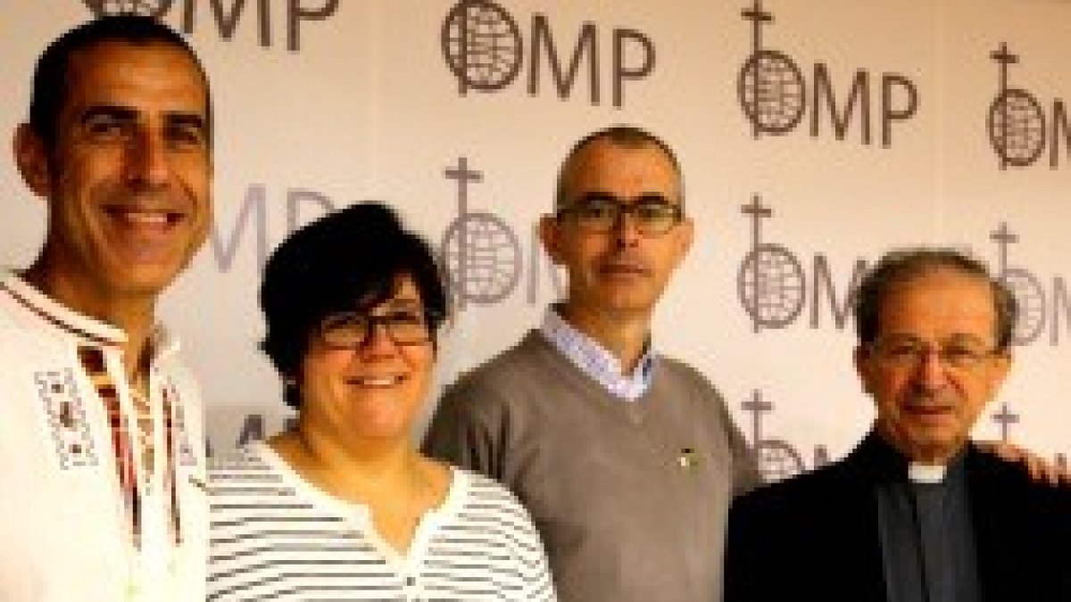 De izquierda a derecha, Juan Carlos y Virginia, matrimonio misionero, el padre Cantal, y el director de Obras Misionales