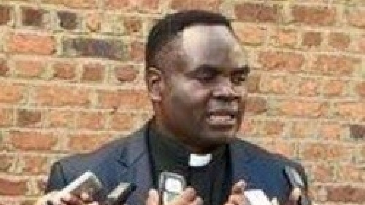 El padre Vincent Machozi denunciaba en los medios matanzas y crímenes ligados al comercio ilegal de coltan
