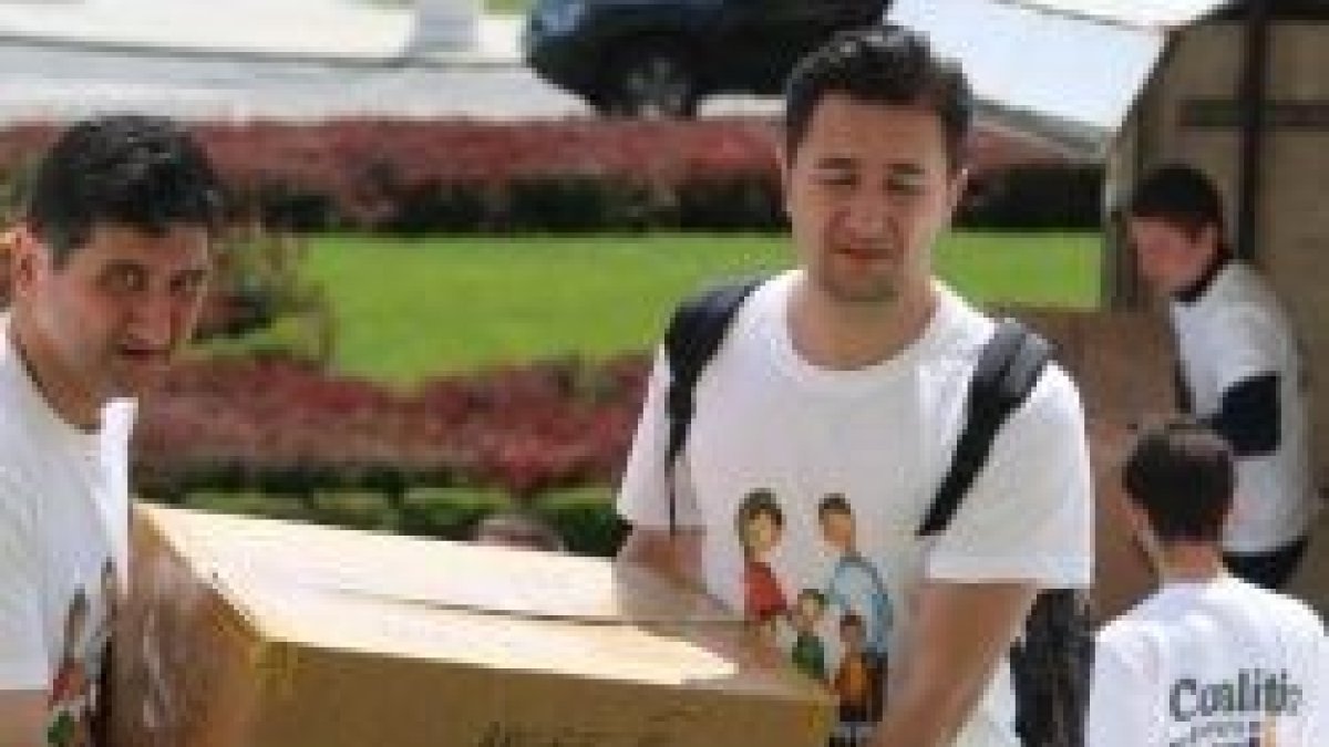 Las asociaciones profamilia e iglesias entregan 3 millones de firmas... en un país de 20 millones